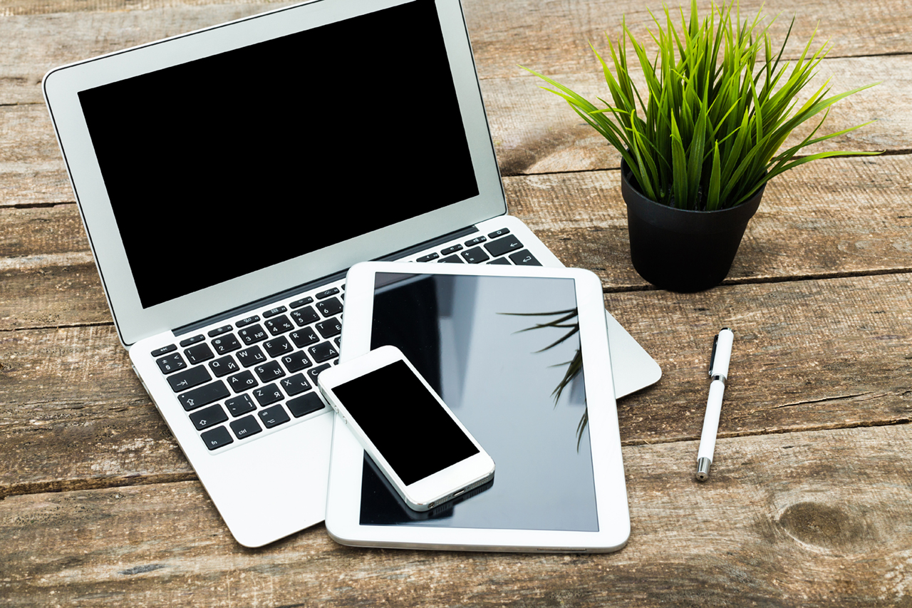 DESK WITH PHONE AND LAPTOP